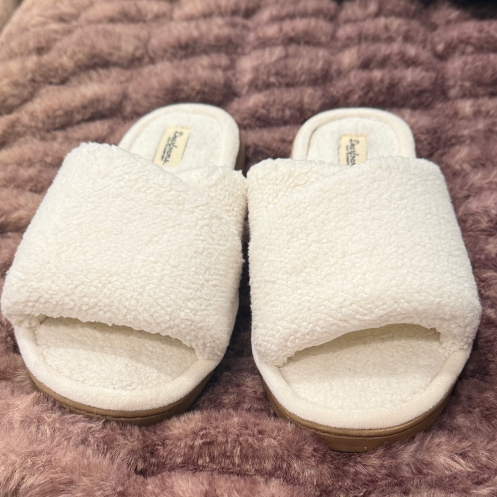 Dearfoams Cream Plush slide on Slippers, size 9/10